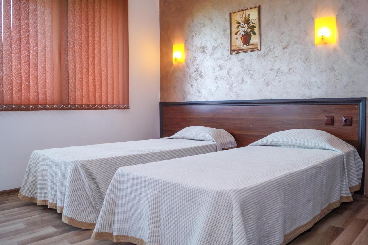 Chrystal Guest House Obzor Extérieur photo